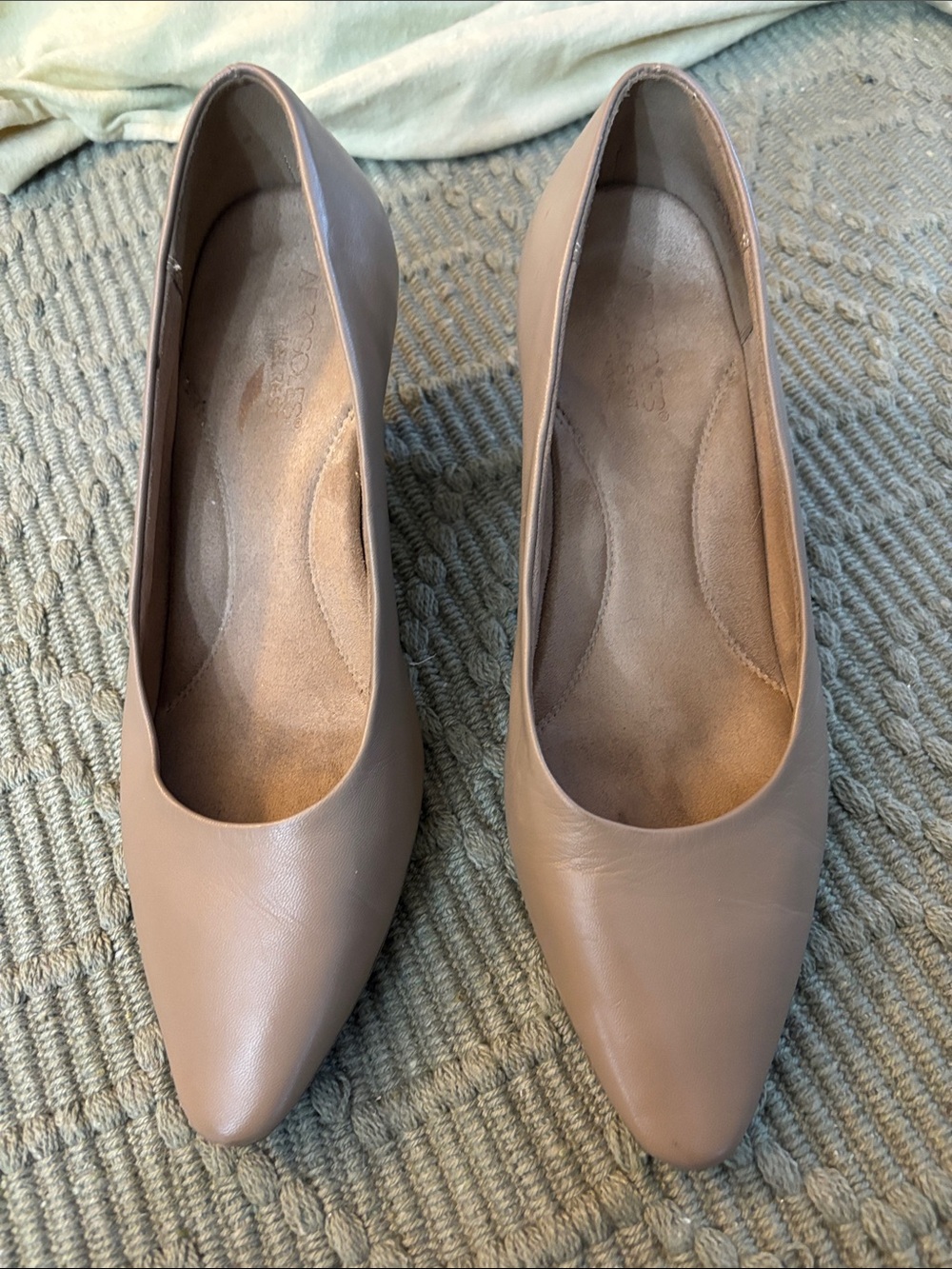 AEROSOLES Women's Pointed Toe Heels in Taupe